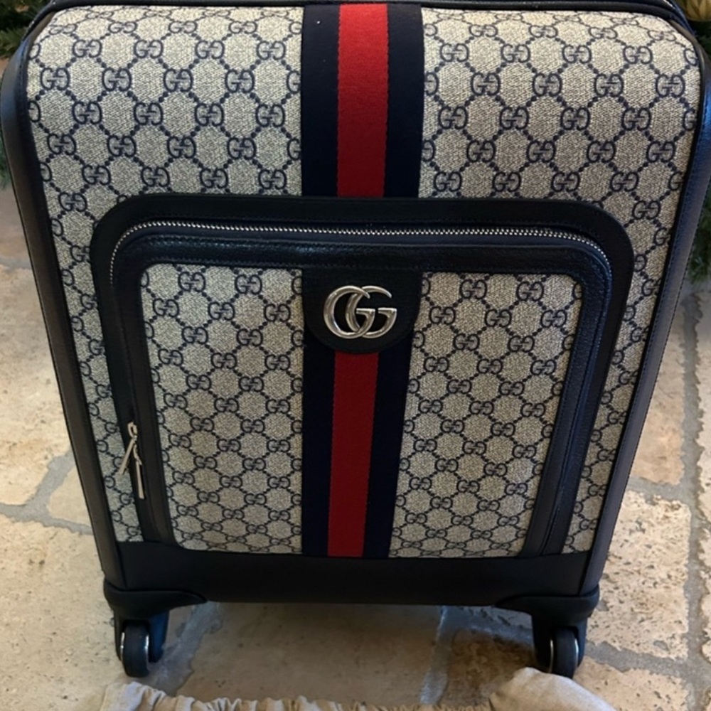 Gucci Savoy GG SUPREME small cabin carry on suitcase . NWT